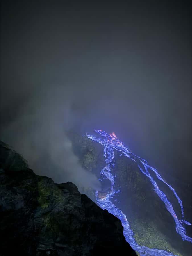 From Bali: Mount Ijen Tour Blue Fire Tour 2D1N, Hotel - Sulfur miners and handmade sulfur art