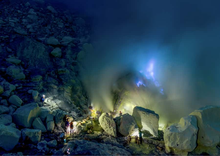 From Bali: Private Mount Ijen Crater Volcano Midnight Trek - Sunrise from the crater rim