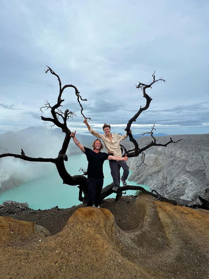 From Bali : The Majestic Mount Ijen Sunrise Trekking - Entering the crater for the blue flame