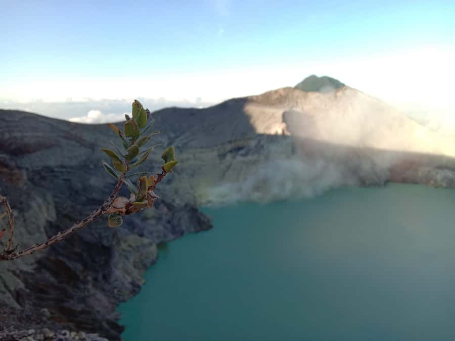 From Bali : The Majestic Mount Ijen Sunrise Trekking - The sulfur lake and sunrise viewpoint
