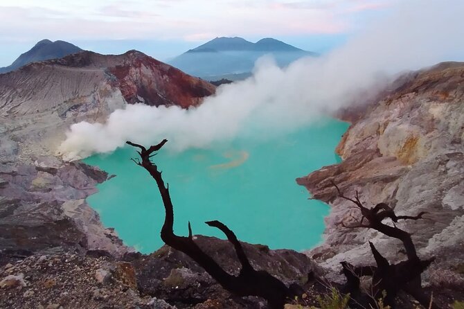 From Banyuwangi or Bali Sunrise Ijen Vulcano Hiking All Inclusive - Why Mount Ijen feels unlike an ordinary volcano hike