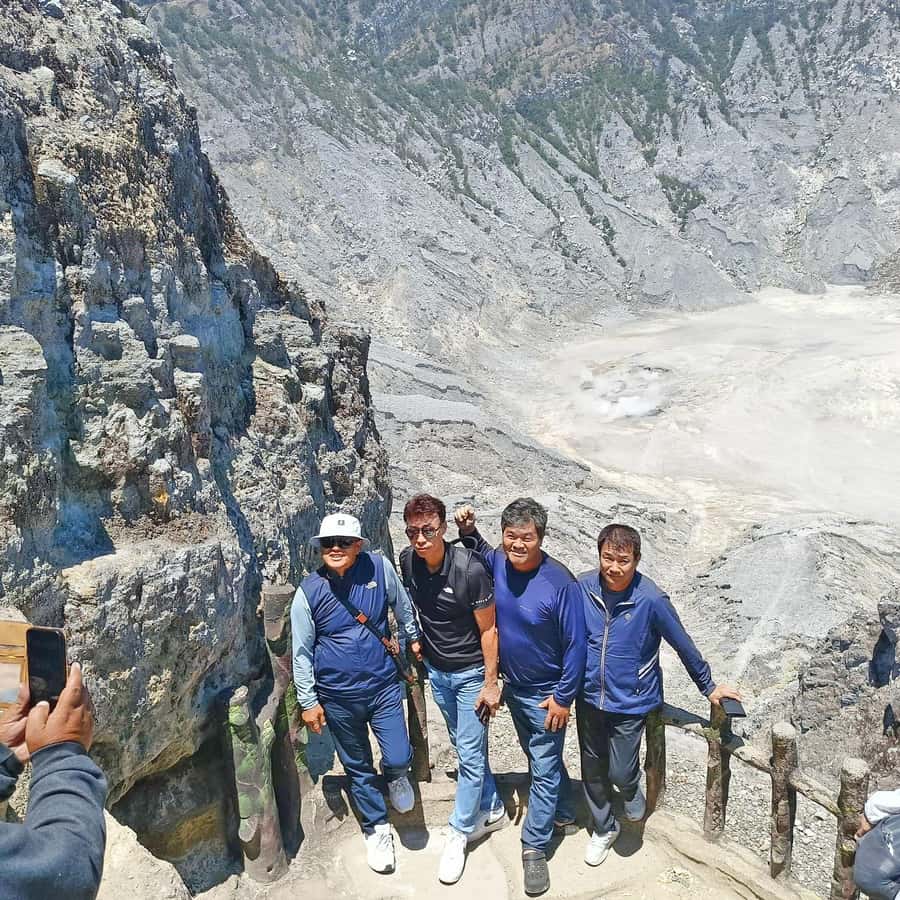 From Jakarta : Volcano, Tea & Rice Fields, Hot Spring - The early pickup and long road to Subang