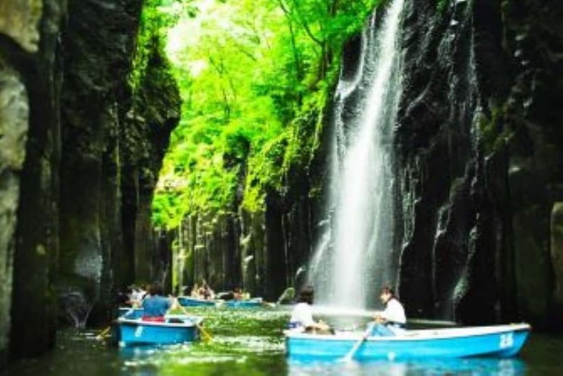 From Kumamoto: Aso & Takachiho Private All-inclusive Tour - Kusasenri, where Aso opens wide