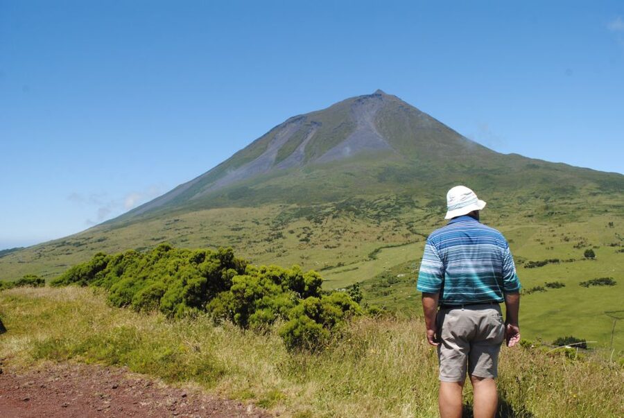 From Madalena: Pico Volcanoes and Lakes Guided Day Tour - The guides make the biggest difference