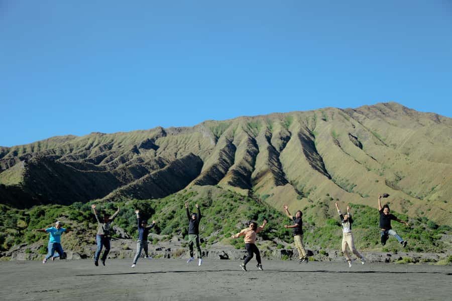 From Malang: Shared Bromo Sunrise Tour with Snack Box - Waiting for sunrise at King Kong Hill