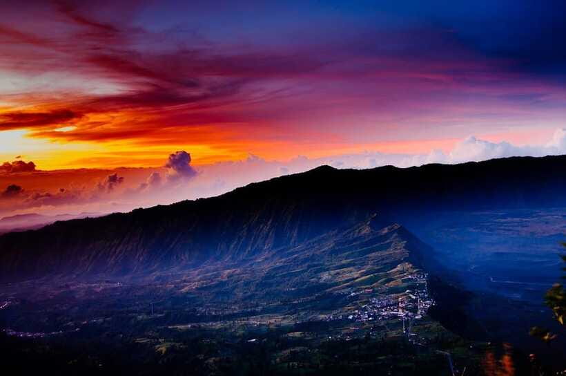 From Malang/Surabaya: 2-Days Tour Mt. Bromo Ijen Blue Flames - Sulfur miners and the human side of Ijen