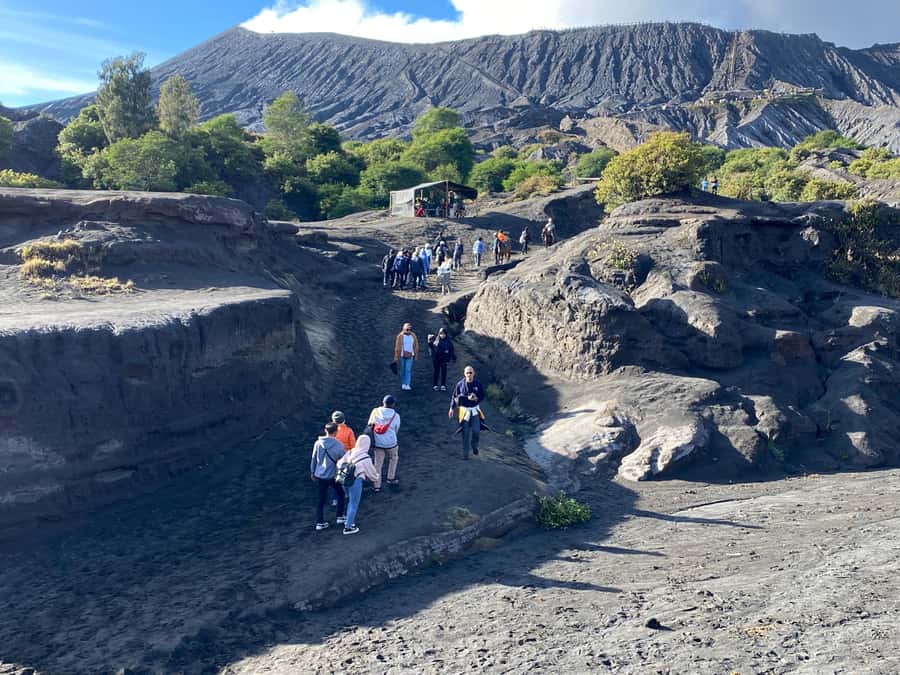 From Malang/Surabaya: Mount Bromo and Ijen Crater 2-Day Tour - Ijen after midnight: the harder half