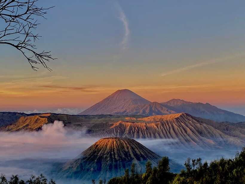 From Malang/Surabaya: Mount Bromo and Ijen Crater 2-Day Tour - Blue flames, sulfur, and the turquoise lake