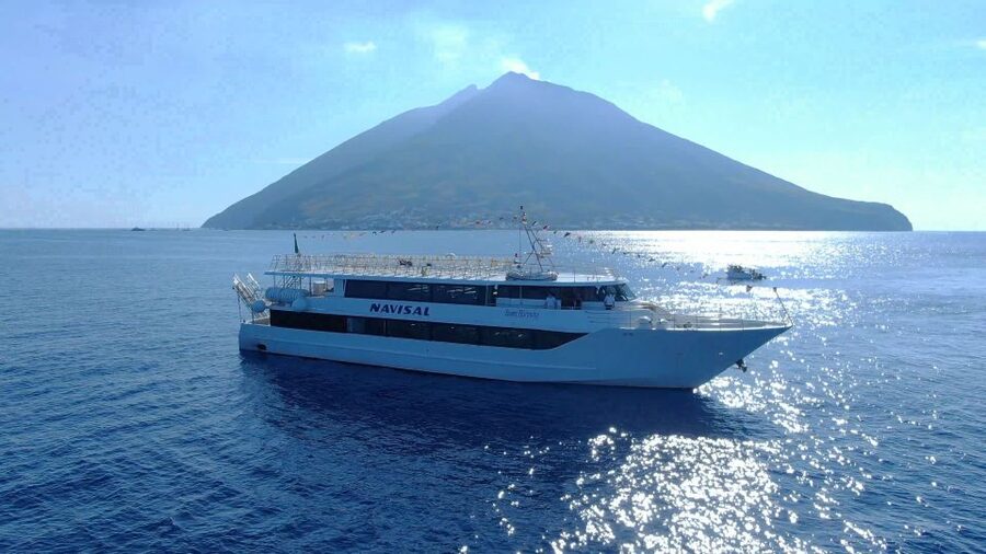 From Milazzo: Panarea & Stromboli Cruise Excursion - Milazzo to Panarea, with the castle behind you