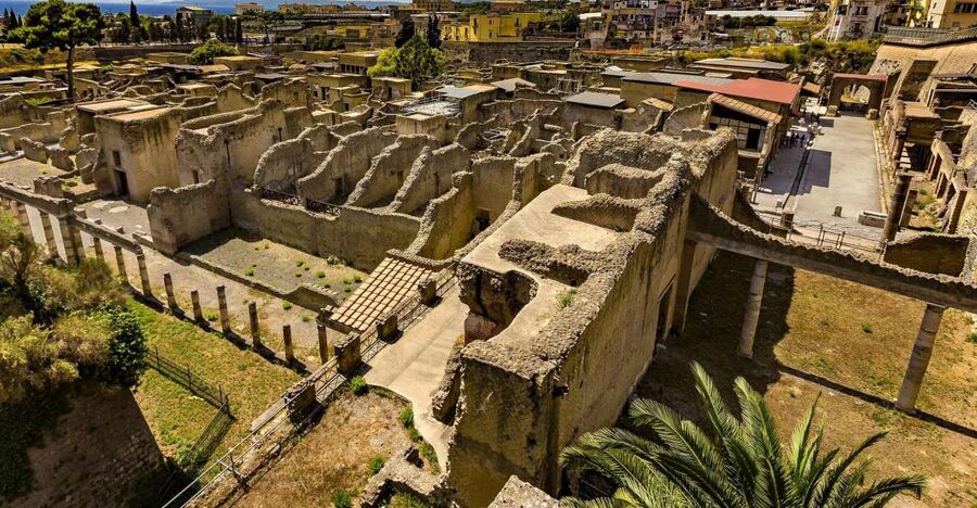 From Naples: Herculaneum, Vesuvius, and Pompeii Trip - How the transport affects the day