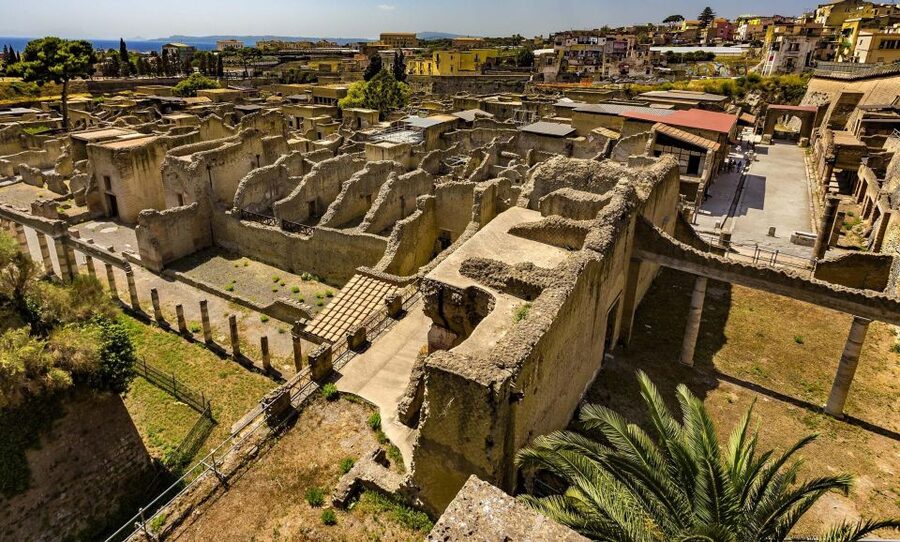 From Naples: Herculaneum, Vesuvius, and Pompeii Trip - Herculaneum: smaller, more intimate, and remarkably preserved