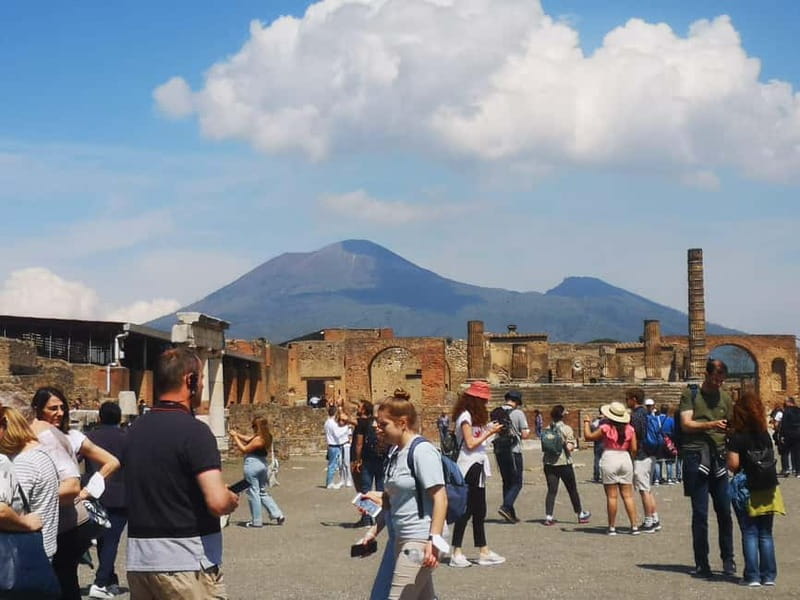 From Naples: Pompeii and Vesuvius by Bus - The ride up Mount Vesuvius