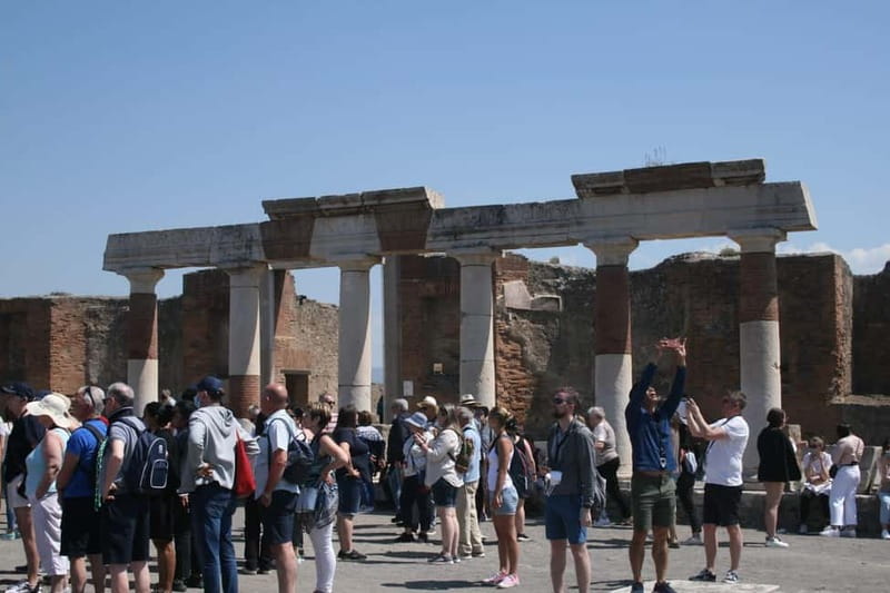 From Naples: Pompeii and Vesuvius by Bus - Comfort, bags, and practical limits