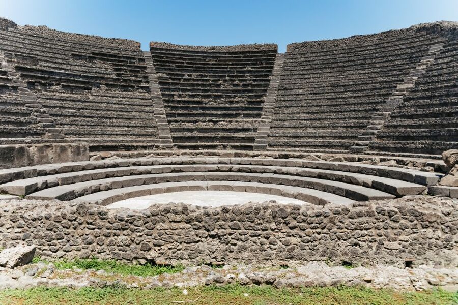 From Naples: Pompeii Ruins & Mount Vesuvius Day Tour - Starting in Naples: simple idea, busy meeting point