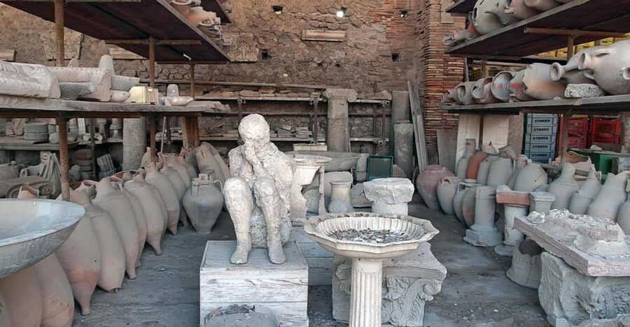 From Naples Port:Pompeii+Vesuvius tour - Mount Vesuvius at 1,000 meters