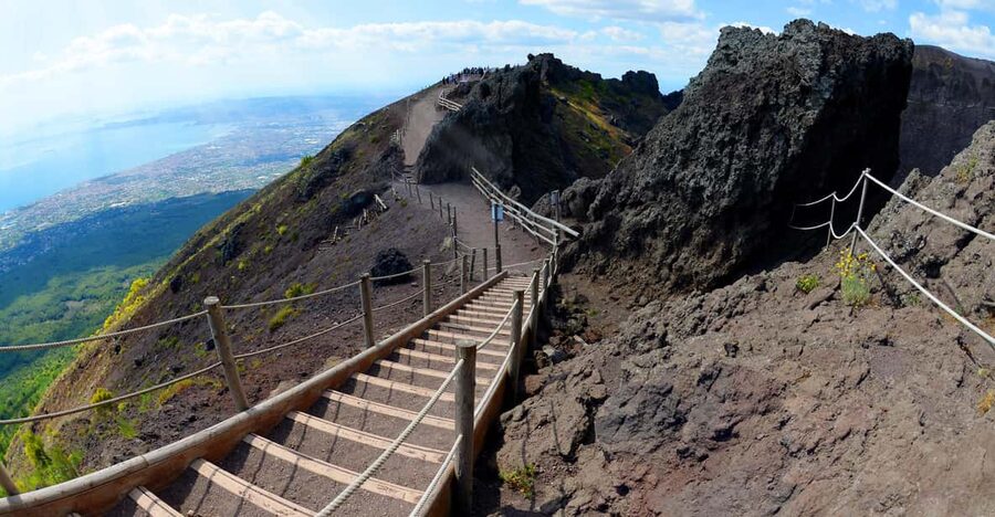 From Pompeii: Mont Vesuvius excursion - The ride through Vesuvius National Park
