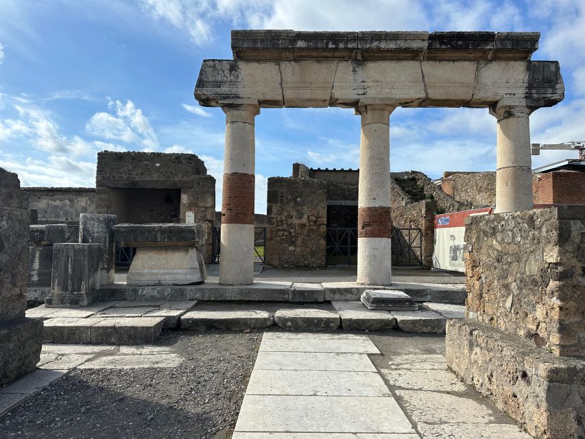 From Pompeii: Vesuvius excursion + Pompeii guided tour - The 25-minute walk to the Vesuvius crater