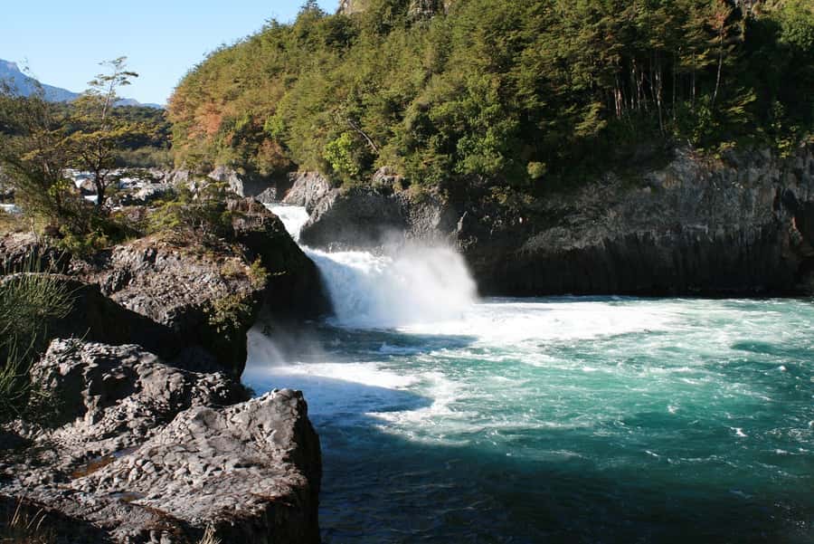 From Puerto Varas: Osorno Volcano & Petrohue Falls Day Tour - From Puerto Varas to the volcanoes beside Lake Llanquihue