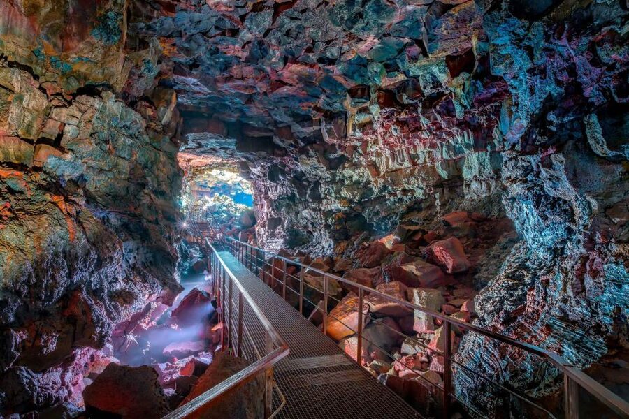 From Reykjavik: Raufarhólshellir Lava Tunnel by Bus - How difficult is the walk?