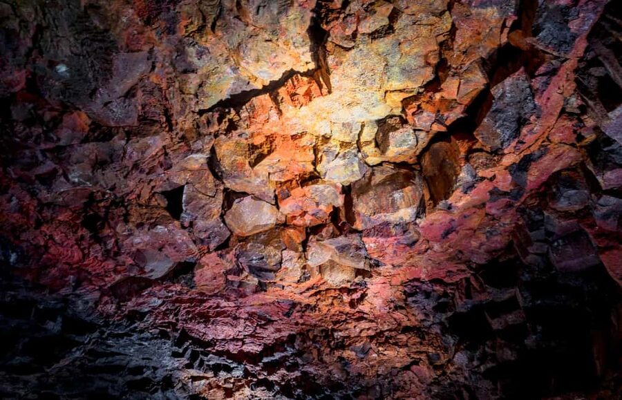 From Reykjavik: Raufarhólshellir Lava Tunnel Tour - Why Raufarhólshellir feels different