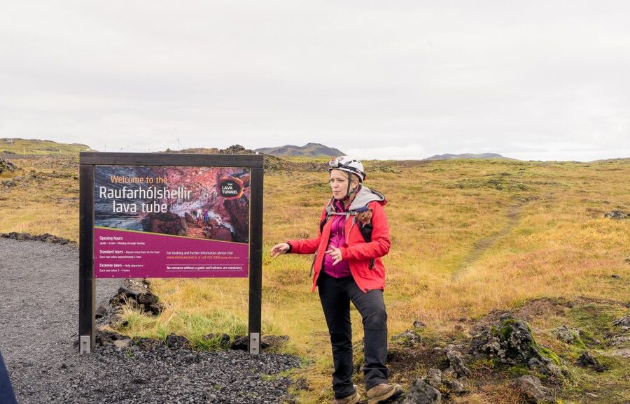 From Reykjavik: Raufarhólshellir Lava Tunnel Tour - The lights-out moment