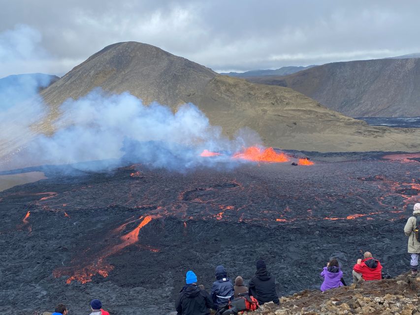 From Reykjavik: Reykjanes Geopark Tour and Sky Lagoon Visit - What to pack for the hike and lagoon
