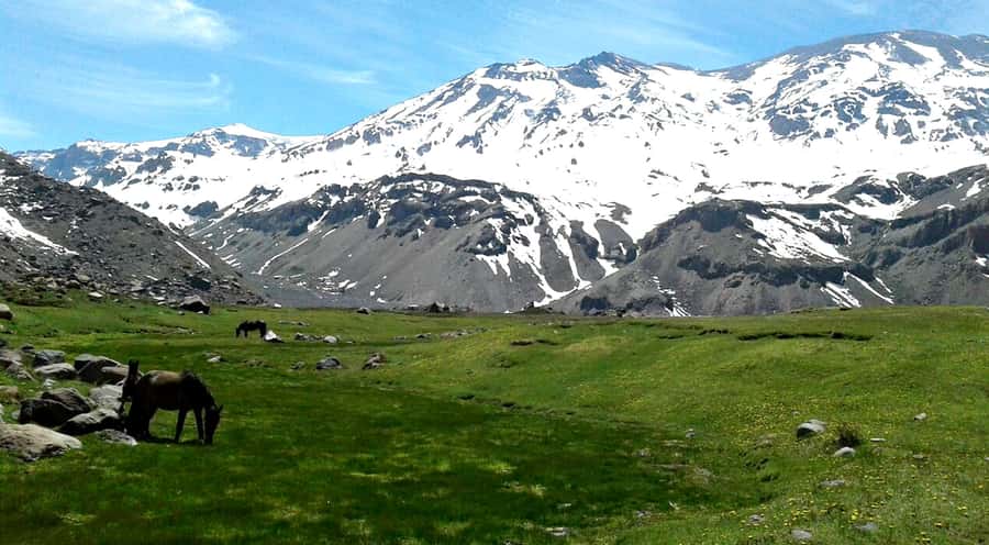 From Santiago: Cajón del Maipo and Volcán San José Hike 8K - Starting at 2,300 meters: what the trail feels like