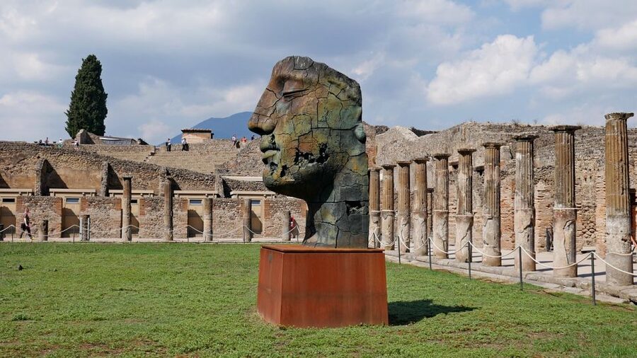From Sorrento: Day Tour to Pompeii Ruins and Mount Vesuvius - Mount Vesuvius: a short walk to a major view