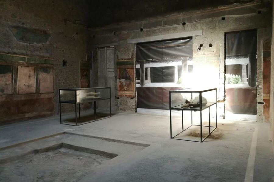 From Sorrento: Pompeii and Vesuvius Tour - Why combine Pompeii and Vesuvius in one day?