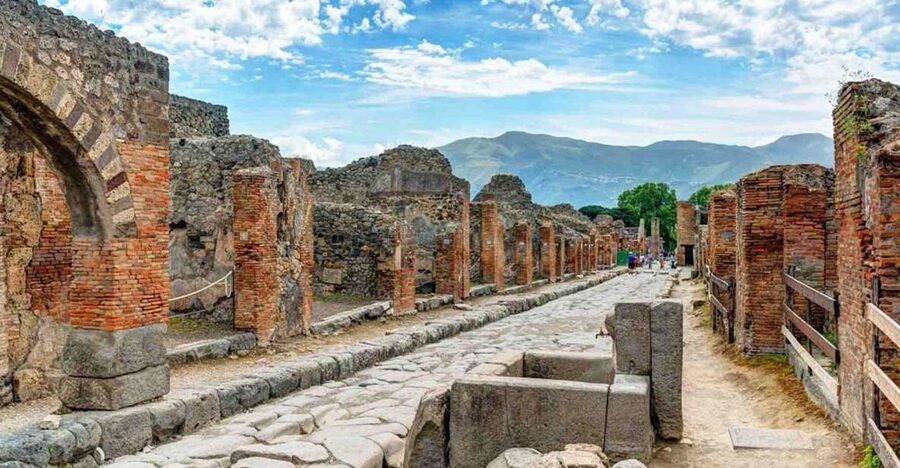 From Sorrento: Pompeii and Vesuvius Tour by Express Train - Pompeii in a two-hour guided visit