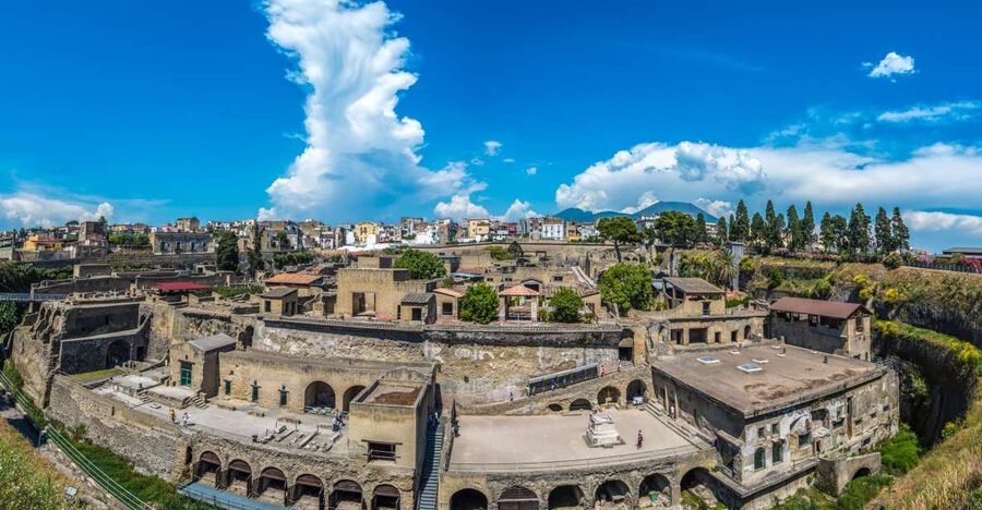 From Sorrento: Pompeii by Train with Vesuvius & Guided Tour - Why pair Pompeii with Mount Vesuvius?
