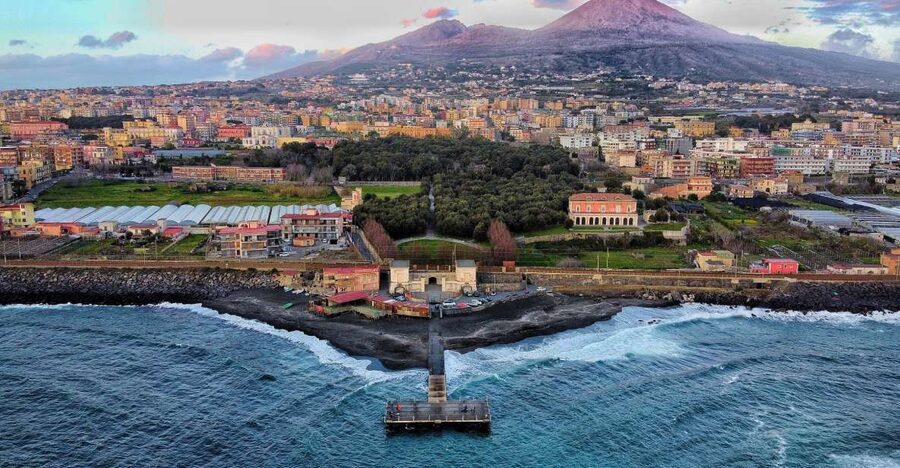 From Sorrento: Pompeii & Mt. Vesuvius Tour with Lunch & Wine - Pompeii first, before the heat builds