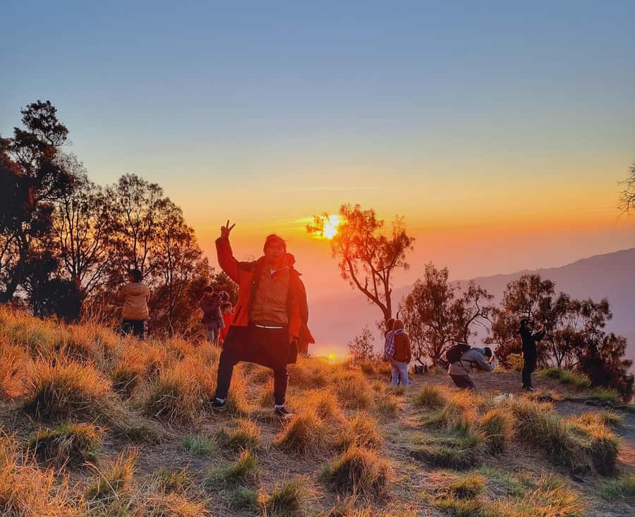 From Surabaya : 2 Day 1 Night Mount Bromo and Ijen Tour - Sunrise above the green crater lake