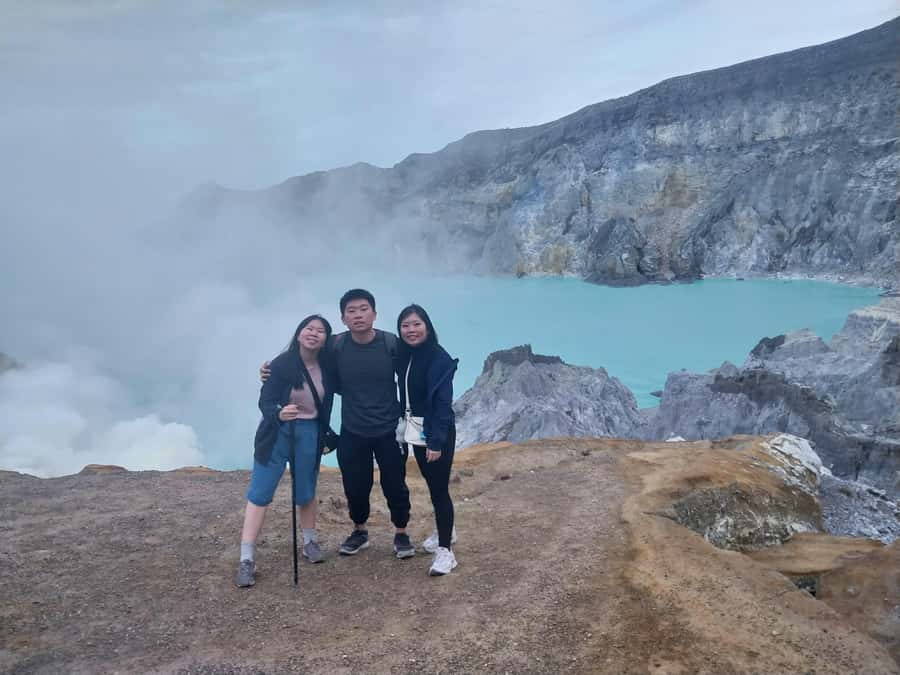 From Surabaya/Malang/Bali: Kawah Ijen Blue Fire Guided Tour - Descending 30 minutes into Ijen’s crater