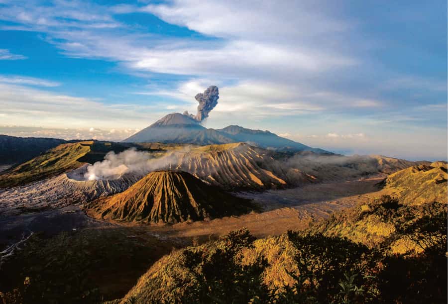 From Surabaya: Mt. Bromo Sunrise Private Trip - Waiting at Penanjakan for the sunrise