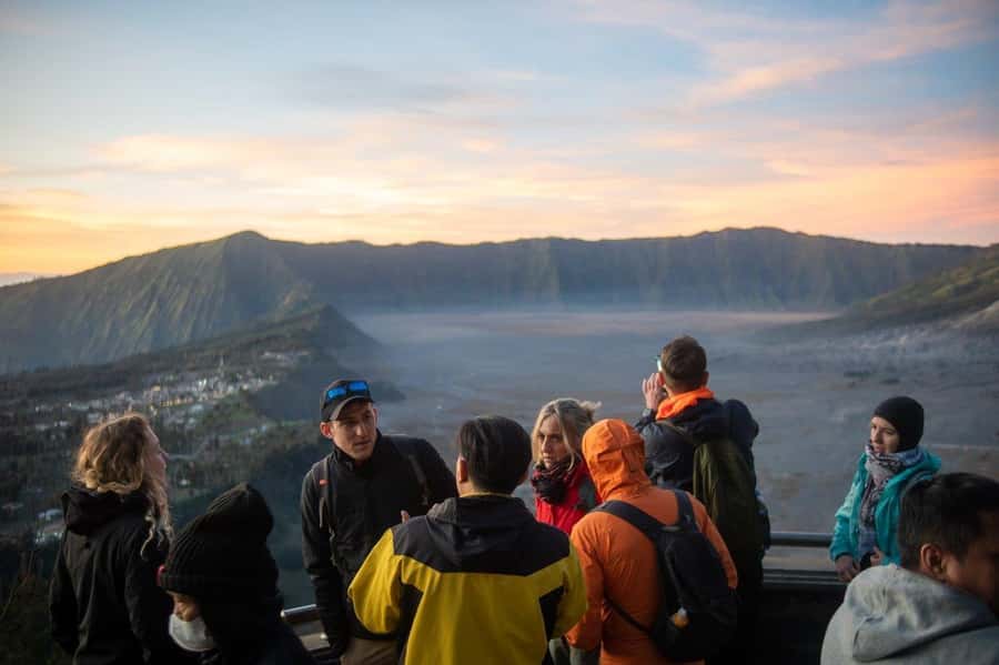 From Surabaya or Malang : Mount Bromo Sunrise Guided Tour - The 1.5-kilometer walk to Bromo’s crater