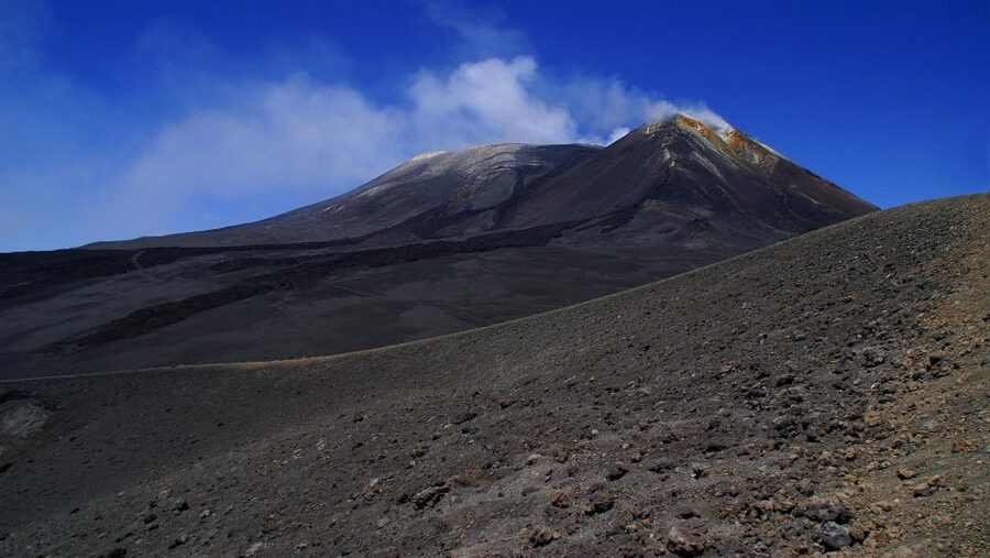 From Taormina: Mount Etna Guided Bus Tour - How the guide affects the experience