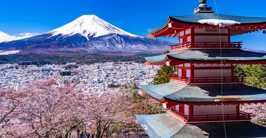 From Tokyo: Fuji Mountain Area - FujiQ - Lake Kawaguchiko - Chureito Pagoda - Why this private Fuji day works well from Tokyo