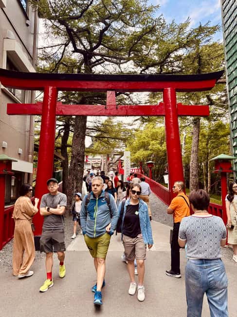 From Tokyo: Full-Day Mount Fuji Tour in English or Spanish - Chureito Pagoda and the Fuji photograph