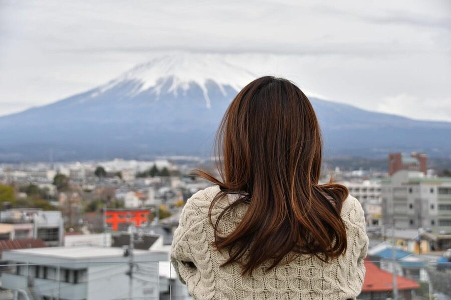 From Tokyo: Mount Fuji or Hakone+Gotemba Outlet Day Tour 10H - Oshino Hakkai, a calmer rural stop