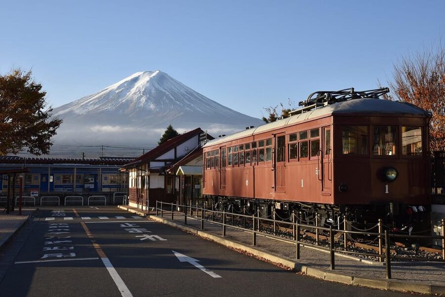 From Tokyo: Mount Fuji or Hakone+Gotemba Outlet Day Tour 10H - Two and a half hours at Gotemba Premium Outlets