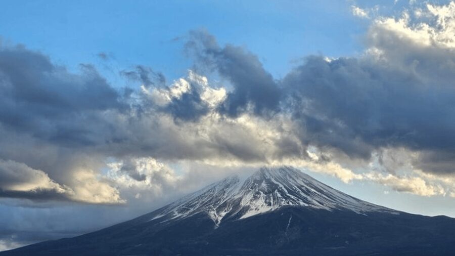 From Tokyo : Mount Fuji Private Day Tour with English Driver - Gotemba shopping and the Lawson photo stop