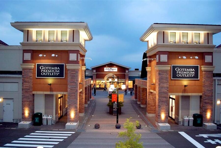 From Tokyo: Mt.Fuji & Gotemba Outlets Private Day Trip - Gotemba Premium Outlets for the afternoon