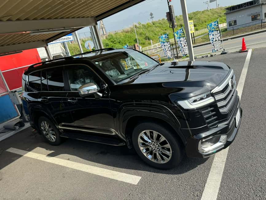 From Tokyo: Mt Fuji Private Day Tour In Luxury Land Cruiser - Leaving Tokyo in a private SUV
