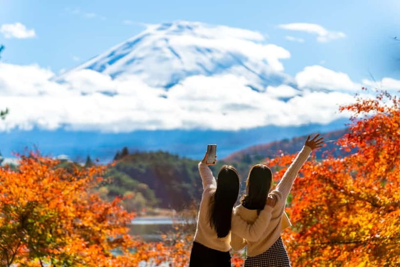 From Tokyo: Must-Visit Mount Fuji Highlight Full-Day Tour - The famous Lawson photo stop