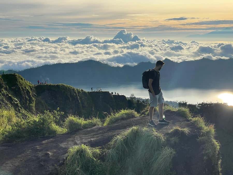 From Ubud: Mount Batur Hiking With Hotspring - Sunrise above the Mount Batur caldera