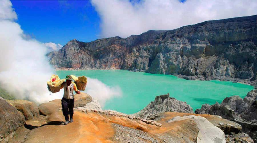 From Yogyakarta: Bromo & Ijen 3-Day Tour with Bali Drop-off - Day 3: The midnight climb to Ijen Crater