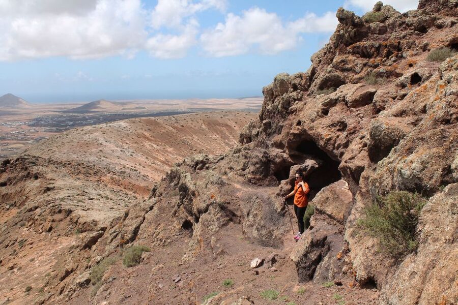 Fuerteventura: Montaña Escanfraga Volcano Summit Hike - Following the camel route into the crater