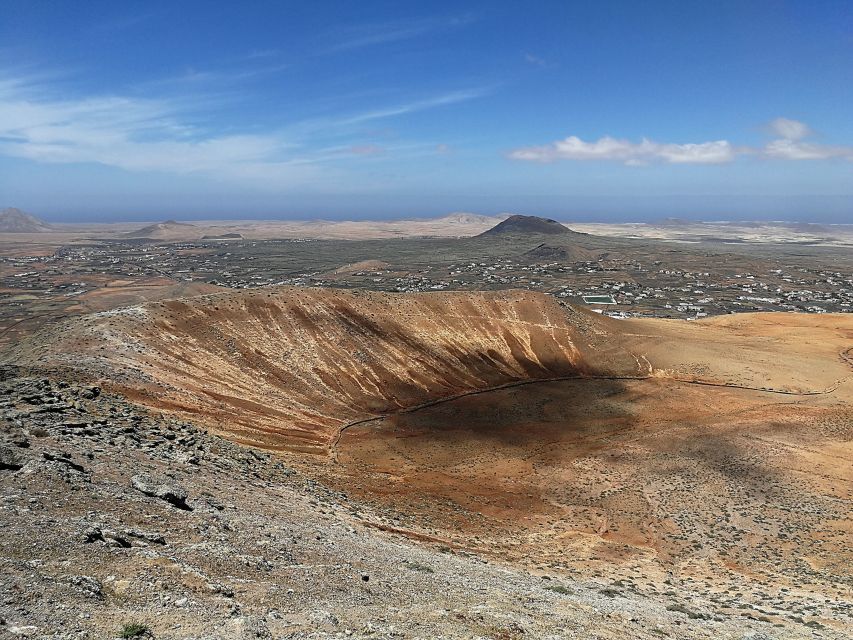 Fuerteventura: Montaña Escanfraga Volcano Summit Hike - Walking the rim for wide island views