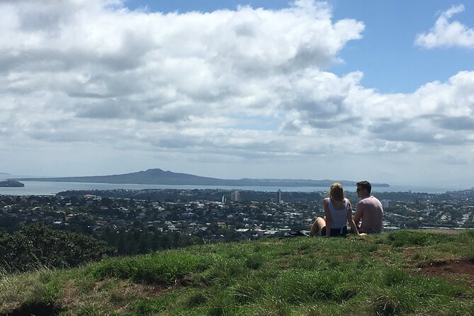 Full-Day Grand Auckland Volcanoes Tour - Lunch in Auckland gives the morning a reset